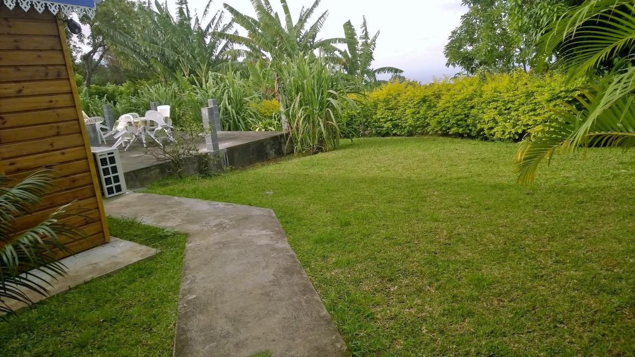 Les Bungalows Du Mont-Auban Sainte-Clotilde Exterior foto
